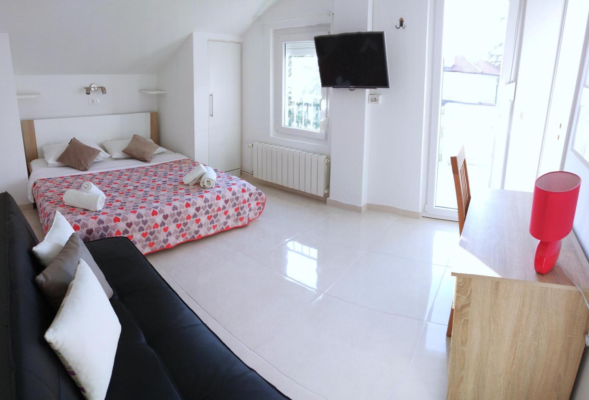 Guesthouse Cecilia 2 マリンスカ エクステリア 写真