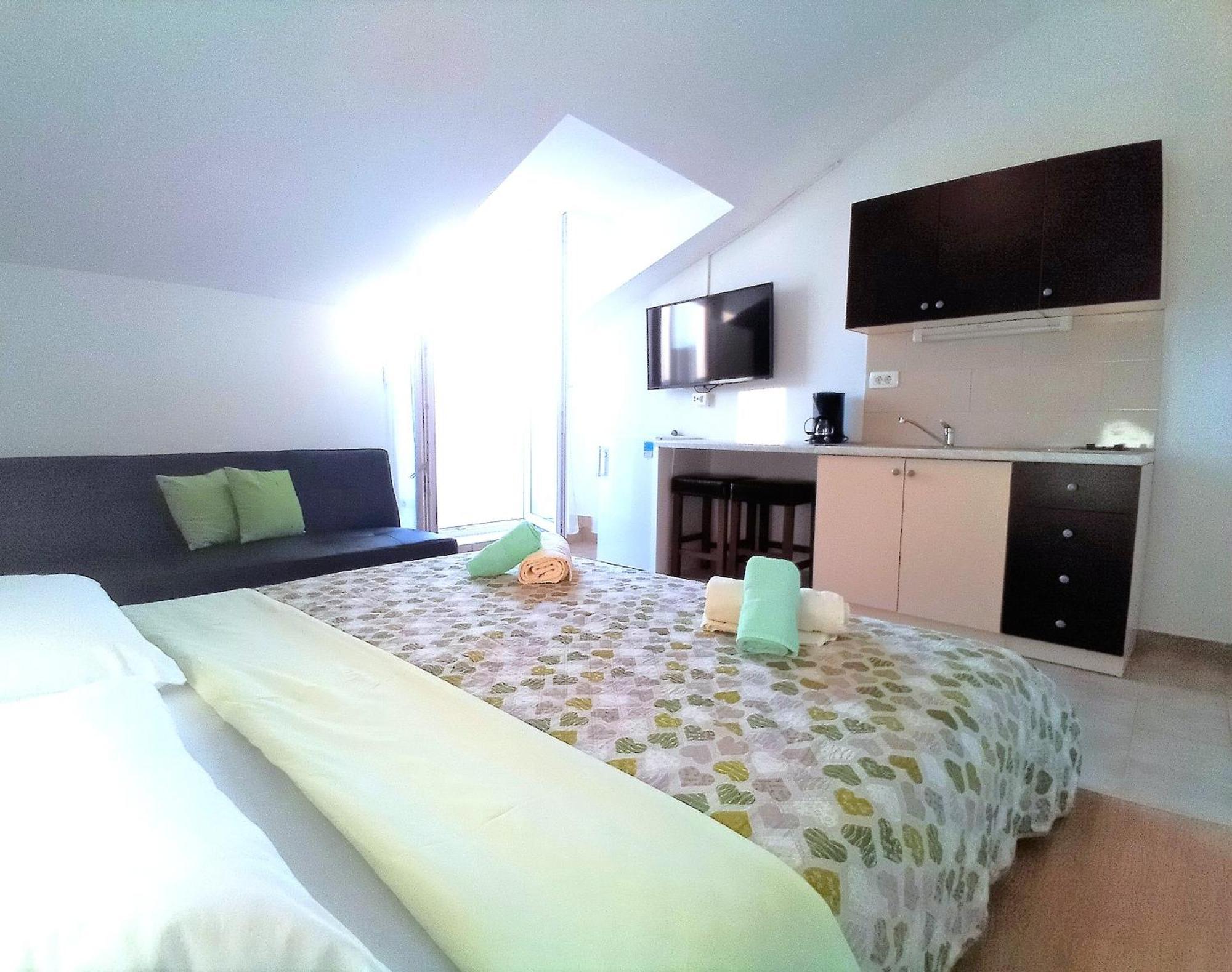 Guesthouse Cecilia 2 マリンスカ エクステリア 写真