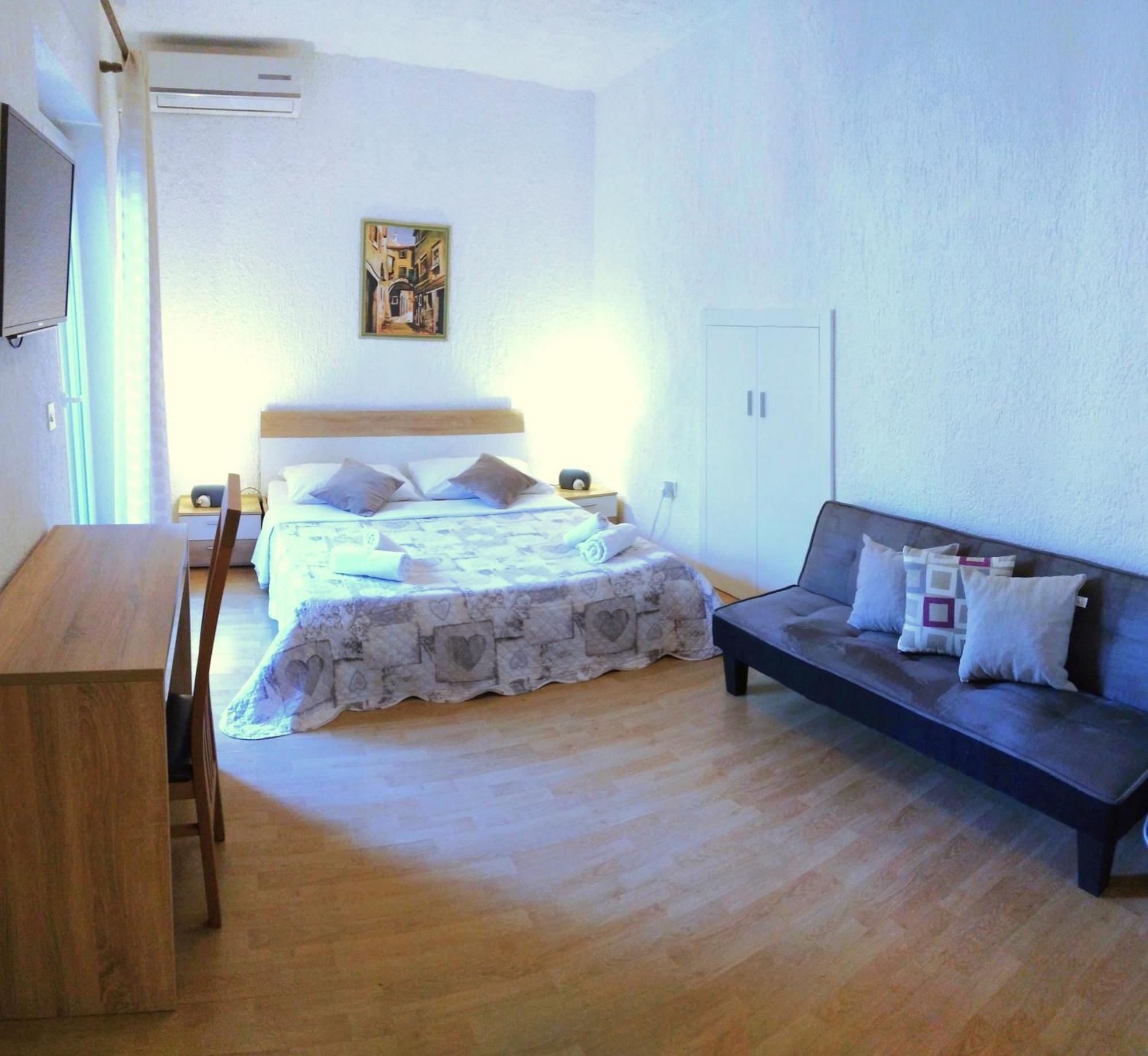 Guesthouse Cecilia 2 マリンスカ エクステリア 写真